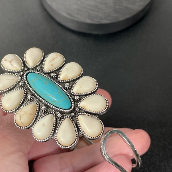 Navajo/Western Turquoise Flower Bracelet - Picture 8 of 9